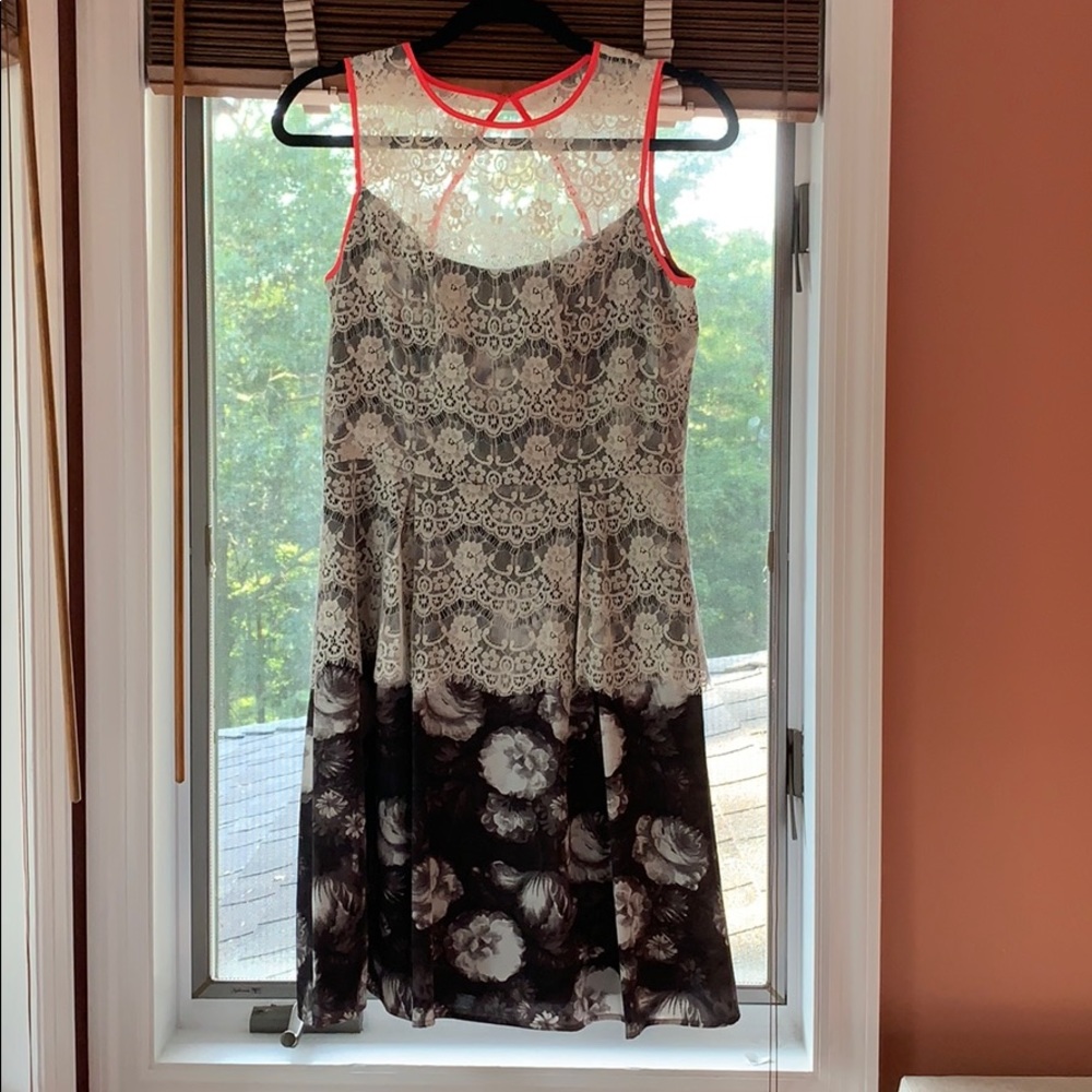 Jessica Simpson lace top dress - US 8